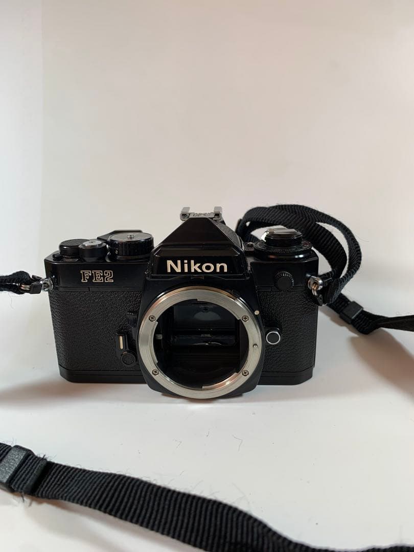 Nikon FE2 フィルム一眼レフカメラ 50mmレンズ、ストロボ付き