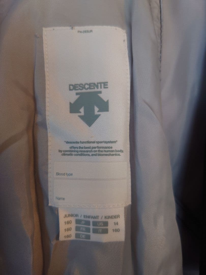 ※美品【DESCENTE】子供用（160cm）スキーウェア 赤/黒 フード付き