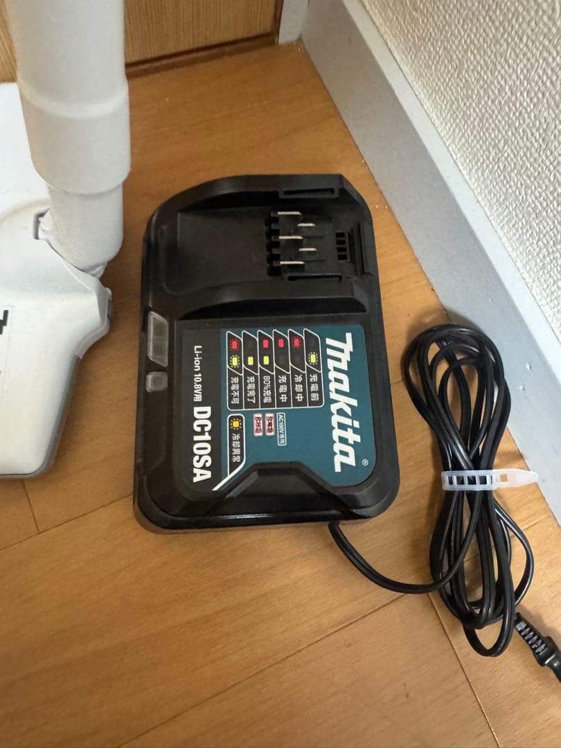 makita マキタ　充電式クリーナ CL108FD コードレススティック