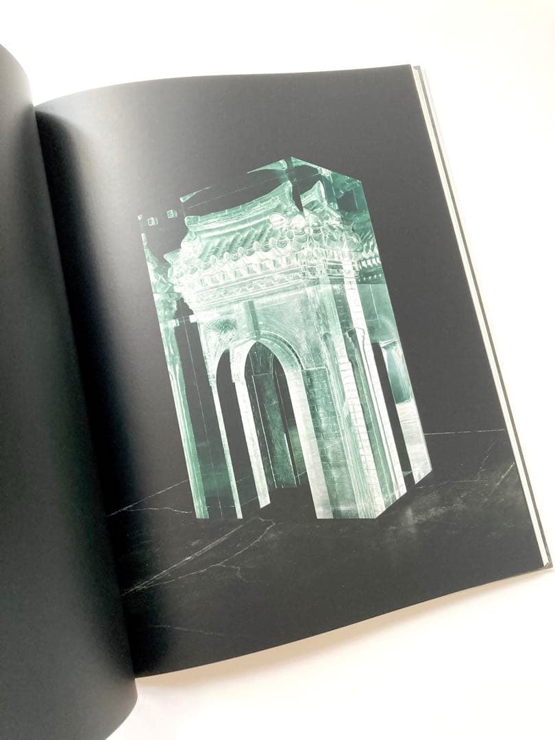 ス・ドホ　Do Ho Suh「PORTAL」韓国現代アート　透明アクリル彫刻