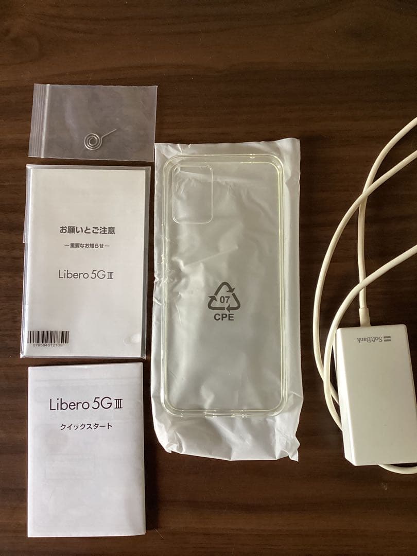 Libero5GIII 64G 新品 ホワイトAndroid/おまけ充電器付き