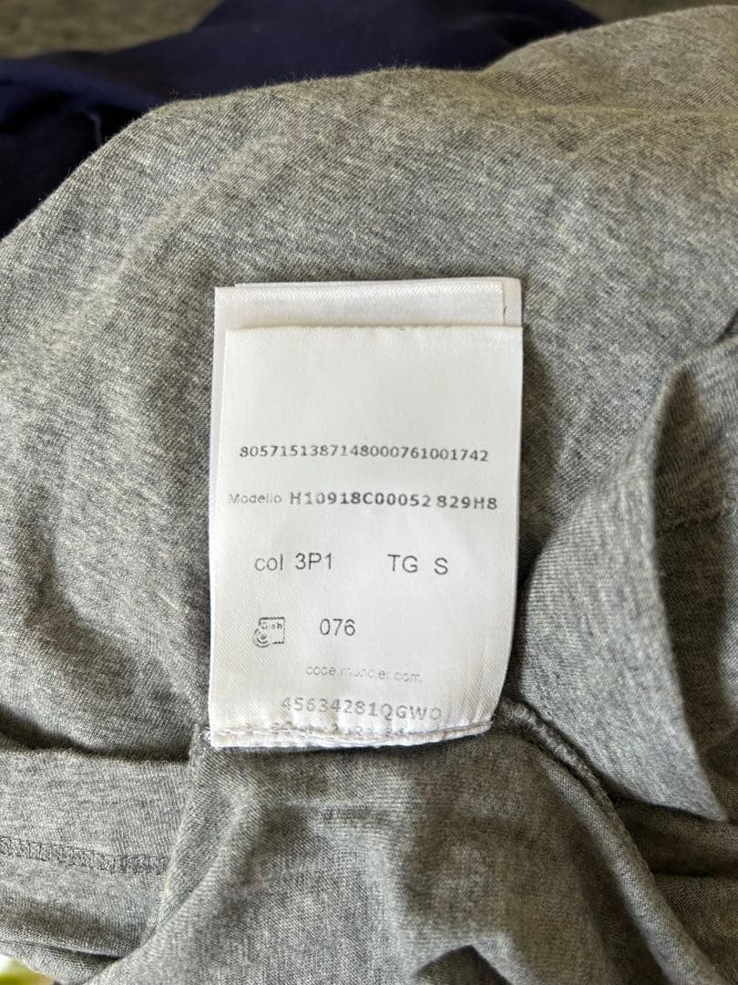 Moncler グレー Tシャツ　値下げ可能