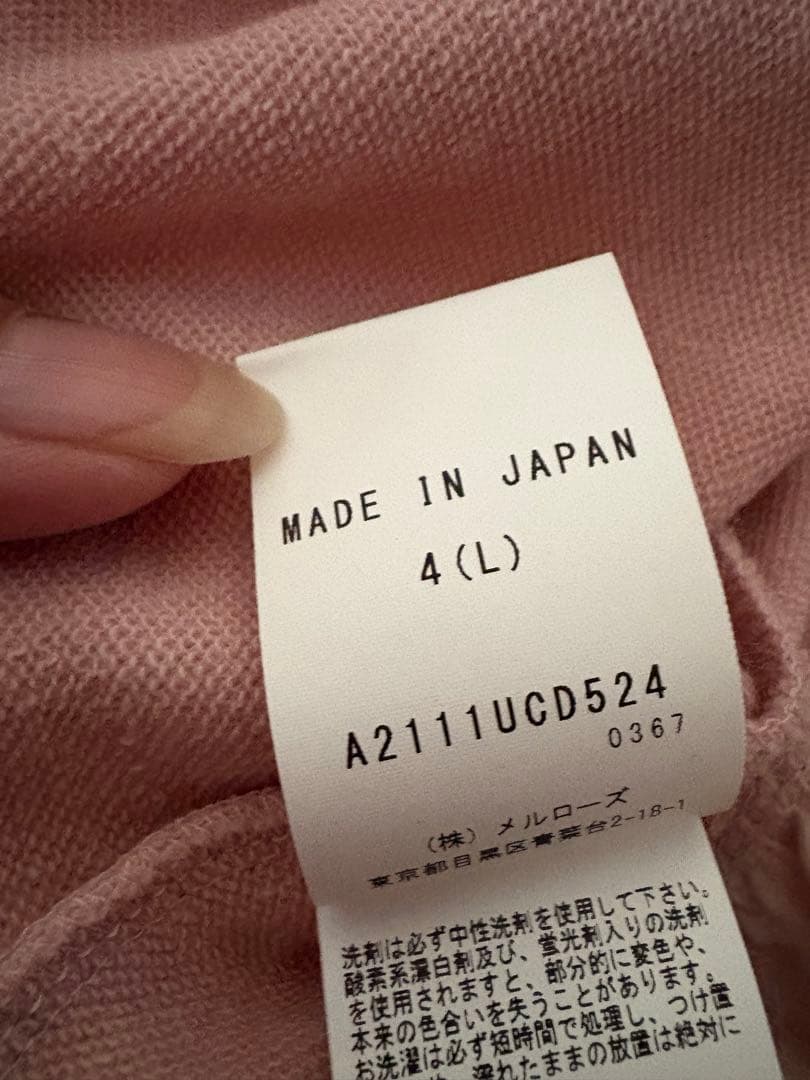 ピンクハウスのピンクのカーディガンになります