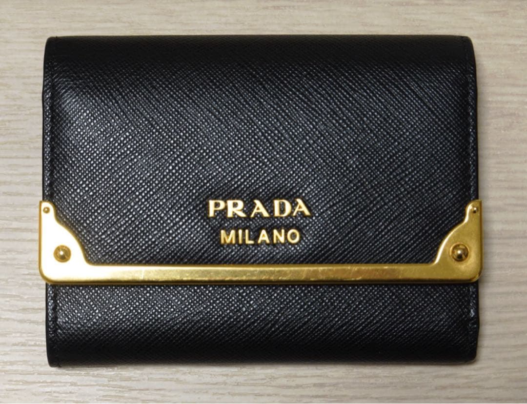 【美品】PRADA サフィアーノレザー 三つ折り財布 ブラック