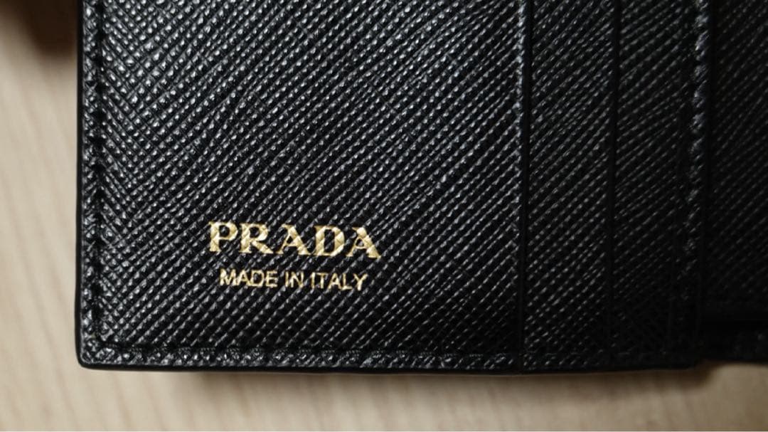 【美品】PRADA サフィアーノレザー 三つ折り財布 ブラック