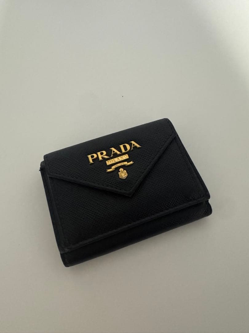 【美品】PRADA サフィアーノレザー 三つ折り財布 1MH021 ブラック