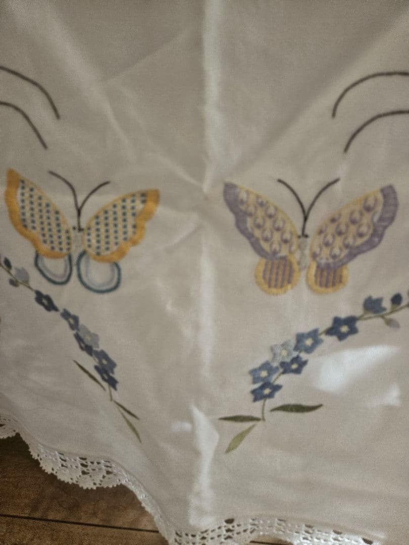 希少　フランスアンティーク風　テーブルクロス　マルチカバー　蝶々　刺繍