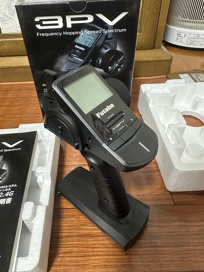 M*n様 Futaba 3PV リモコン 2.4GHz プロポ