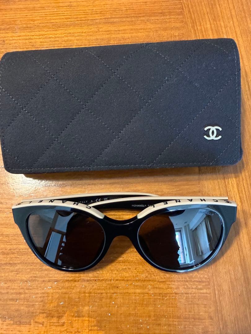 CHANEL キャットアイ コンビカラーサングラス