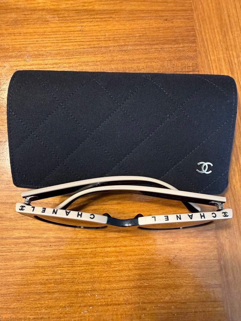 CHANEL キャットアイ コンビカラーサングラス