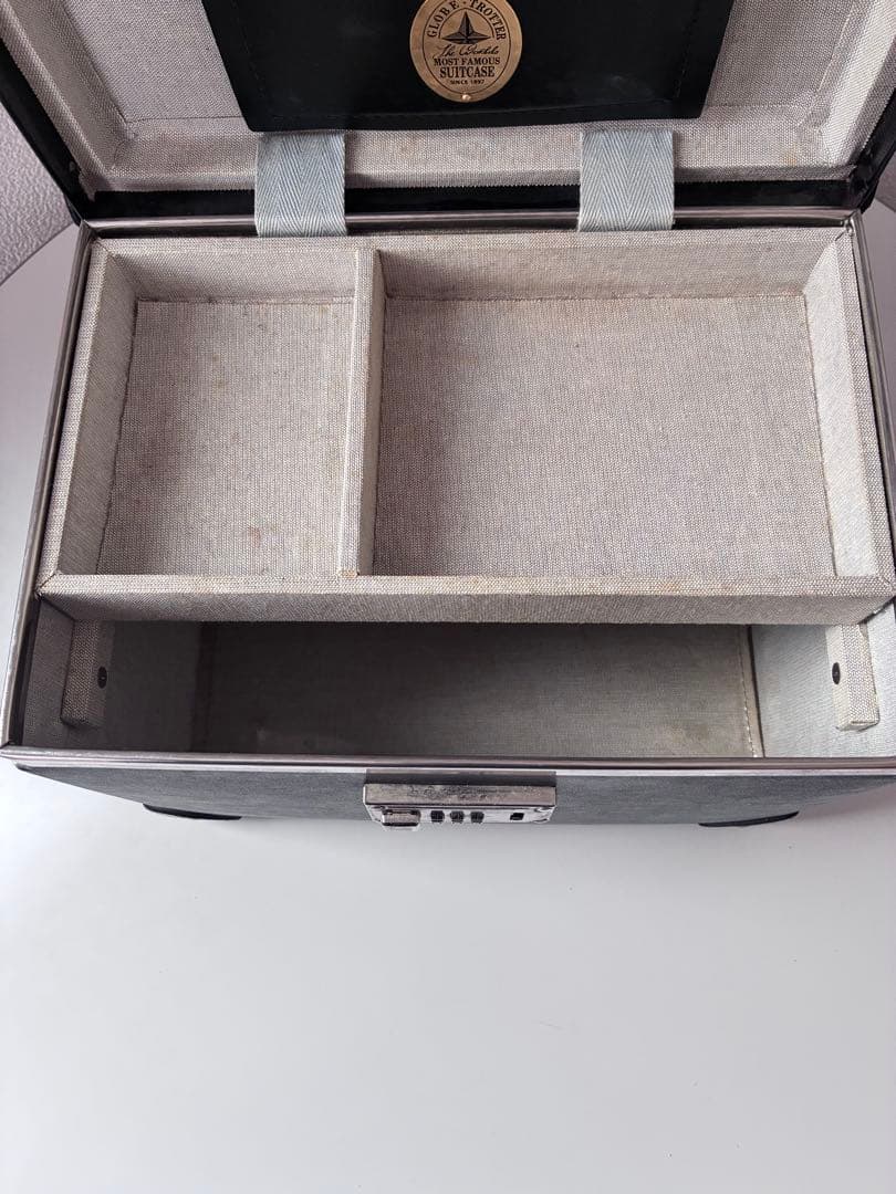 3/8迄の出品　GLOBETROTTER グローブトロッター　ヴァニティーケース