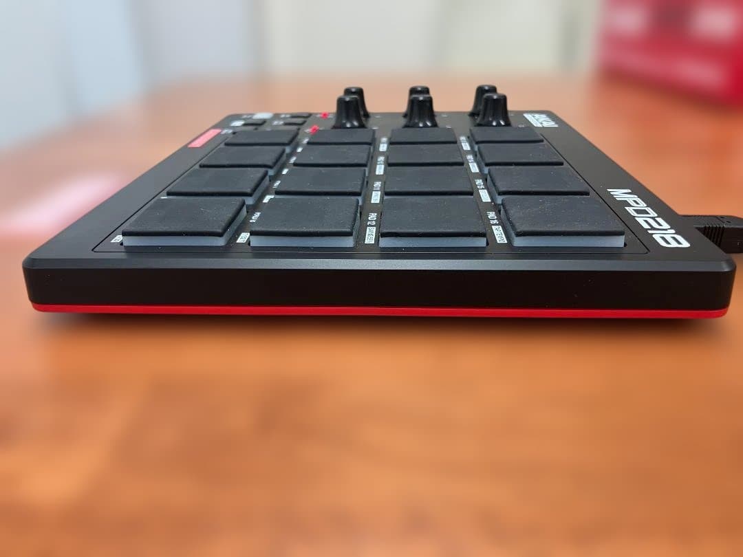 AKAI MPD218 ①