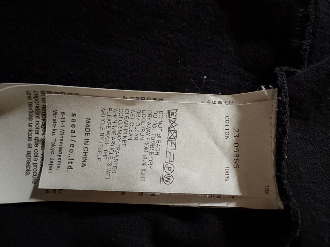 サカイ Sacai　バックロゴプリント　Tシャツ