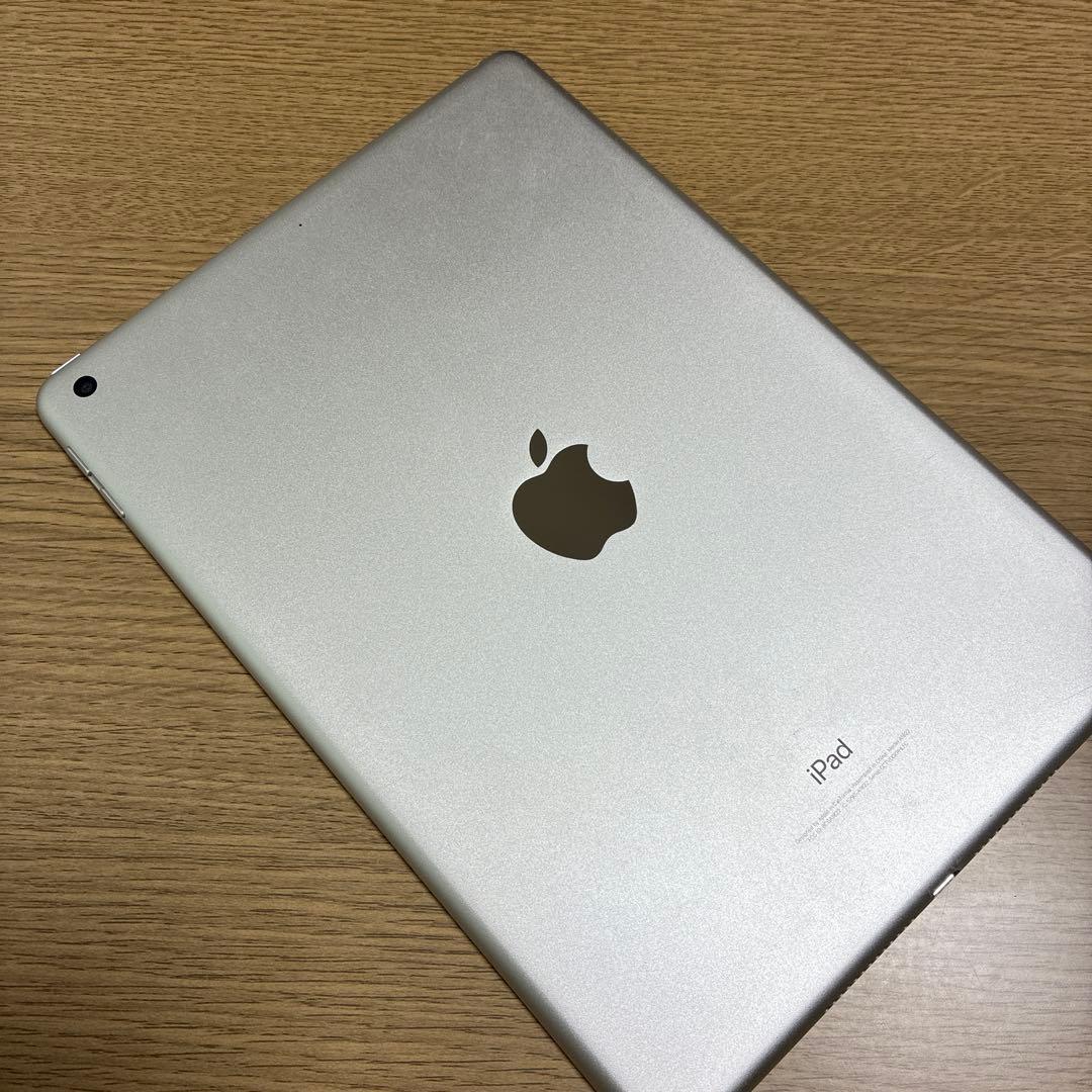Y.Y　ホワイト iPad本体 良好　第5世代