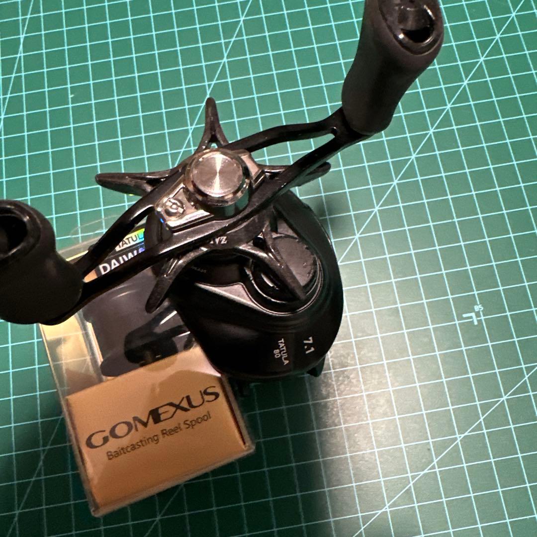 も*ょ様 ダイワ　タトゥーラTW80左GOMEXUS スプール付き
