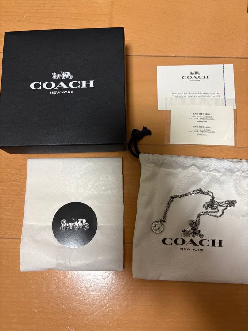 COACH シルバー型ネックレス　恐竜
