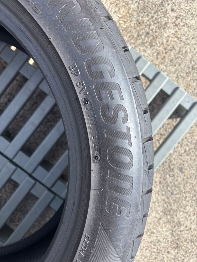 デリカット　BRIDGESTONE PX-RV II 235/50R18