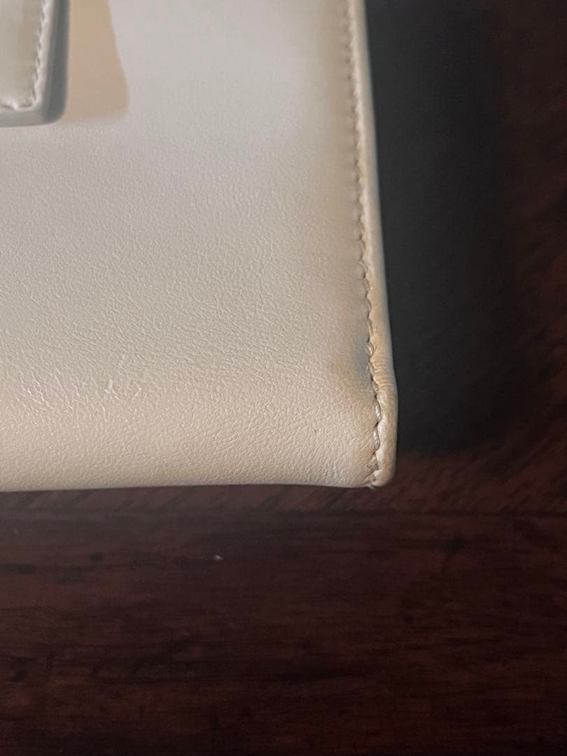 Ferragamo ヴァラリボン ホワイトベージュ レザー 二つ折り財布
