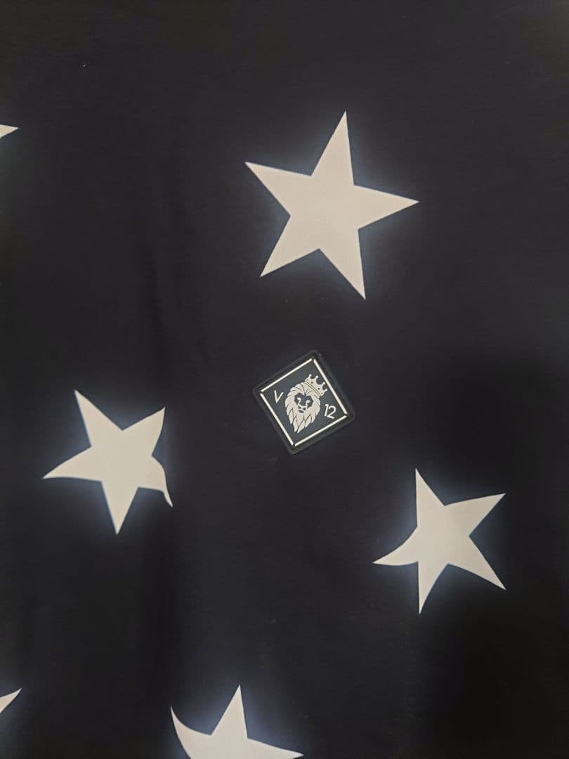 V12 星柄 モックネックTシャツ