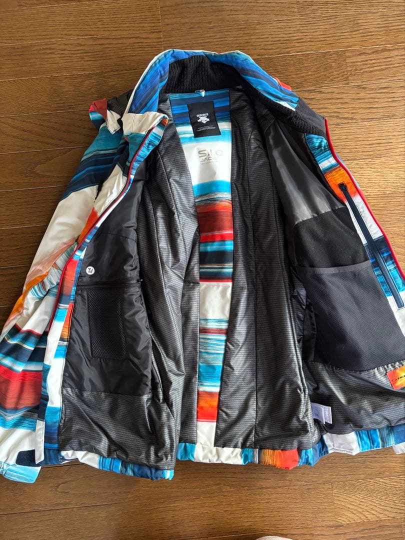 中古品　上位モデル　スキーウェア 上下セット　DESCENTE　Mサイズ