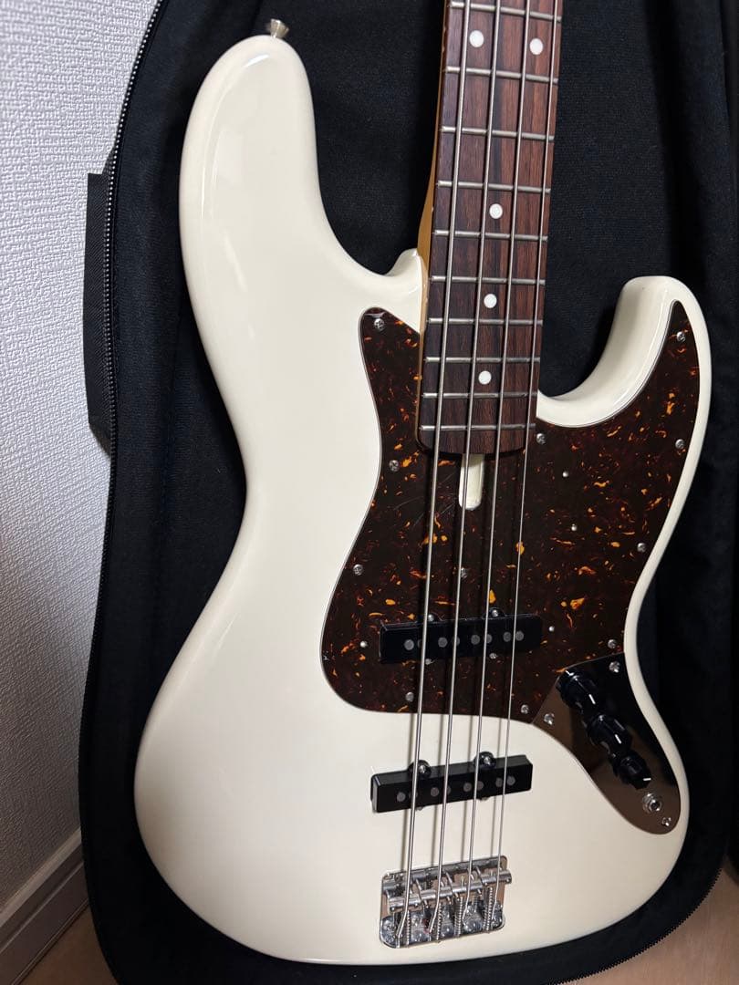 ベース Tokai AJB108
