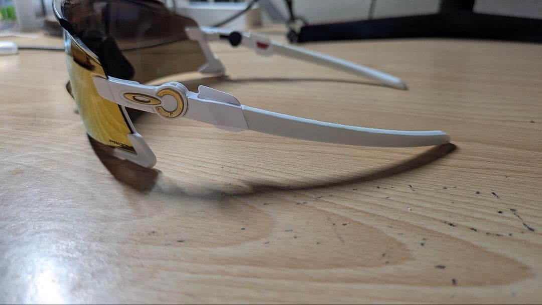 OAKLEY KATE ホワイト×ゴールド