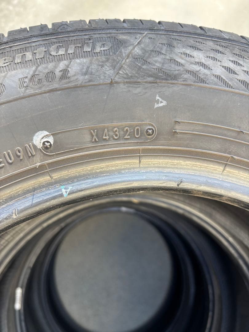 ①195/65R15 Efficient Grip EG02 4本のうち2本
