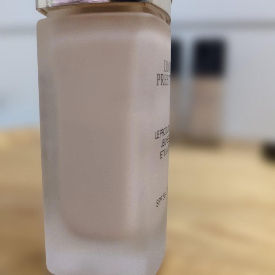 Dior ホワイト ル プロテクター UV ルミエール シアーグロウ30ml
