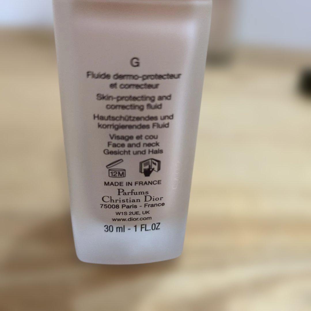 Dior ホワイト ル プロテクター UV ルミエール シアーグロウ30ml