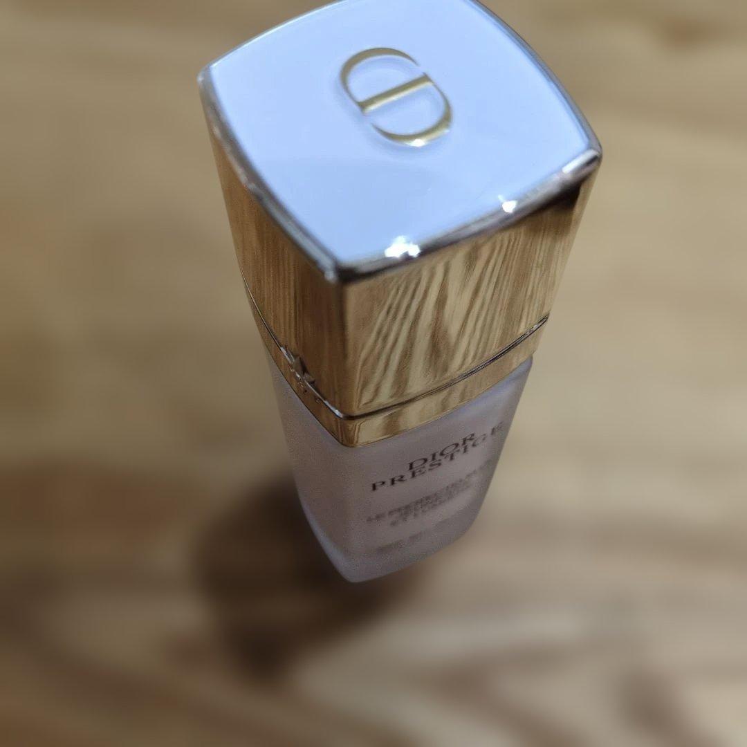 Dior ホワイト ル プロテクター UV ルミエール シアーグロウ30ml