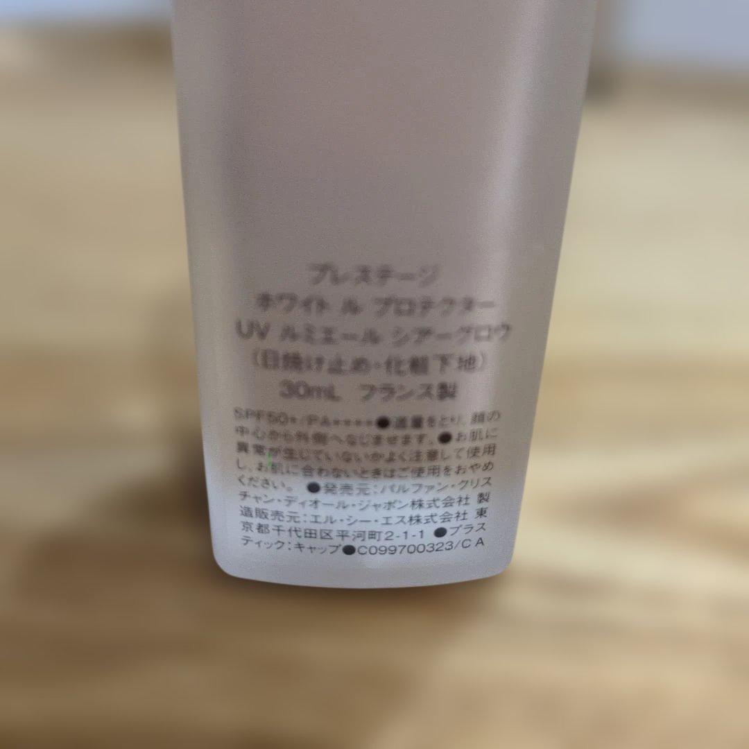 Dior ホワイト ル プロテクター UV ルミエール シアーグロウ30ml