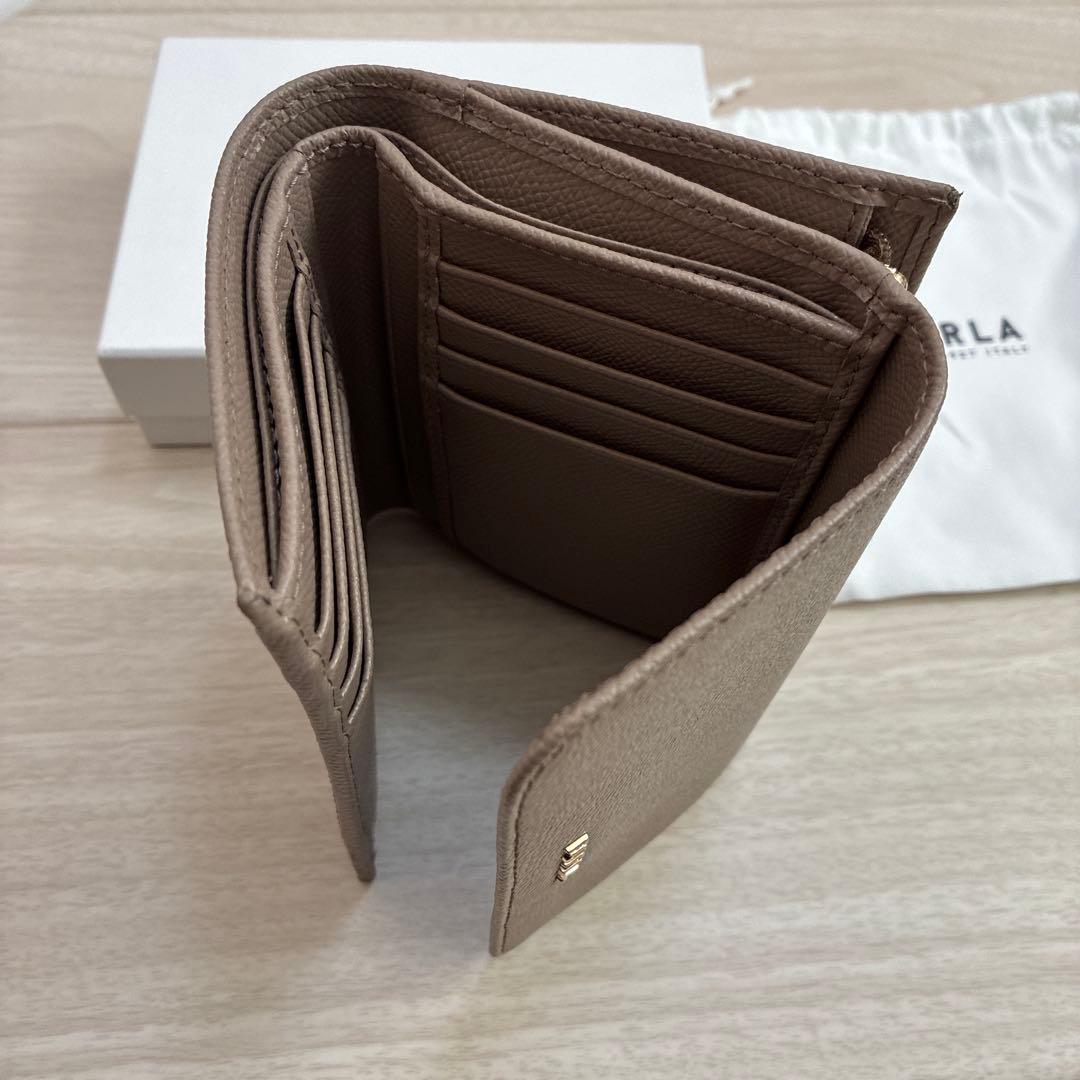 FURLA ベージュ 折り財布