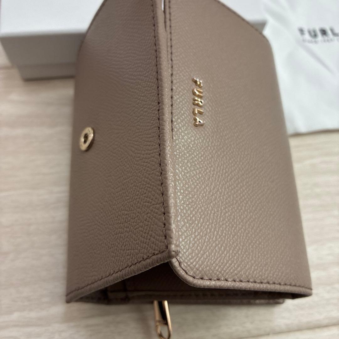 FURLA ベージュ 折り財布