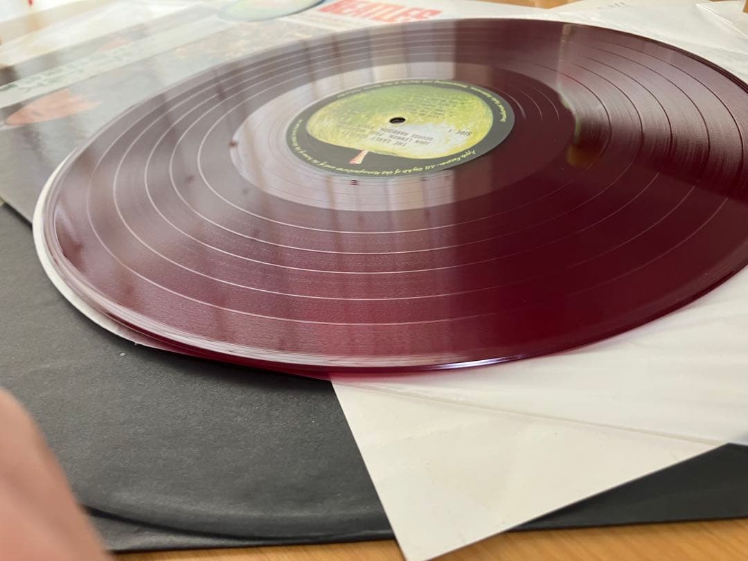 このタイトルの赤盤は、激レア　しかもミント盤　アーリー初期傑作集　ビートルズ