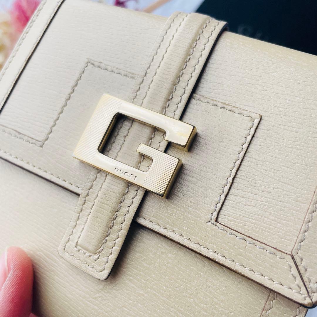 美品⭐︎GUCCI ベージュ Gロゴ ゴールド金具 二つ折り 財布 専用箱付き