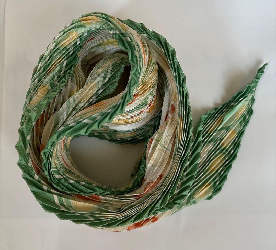 HERMES　シルク100% 花柄ストール ボックス付き