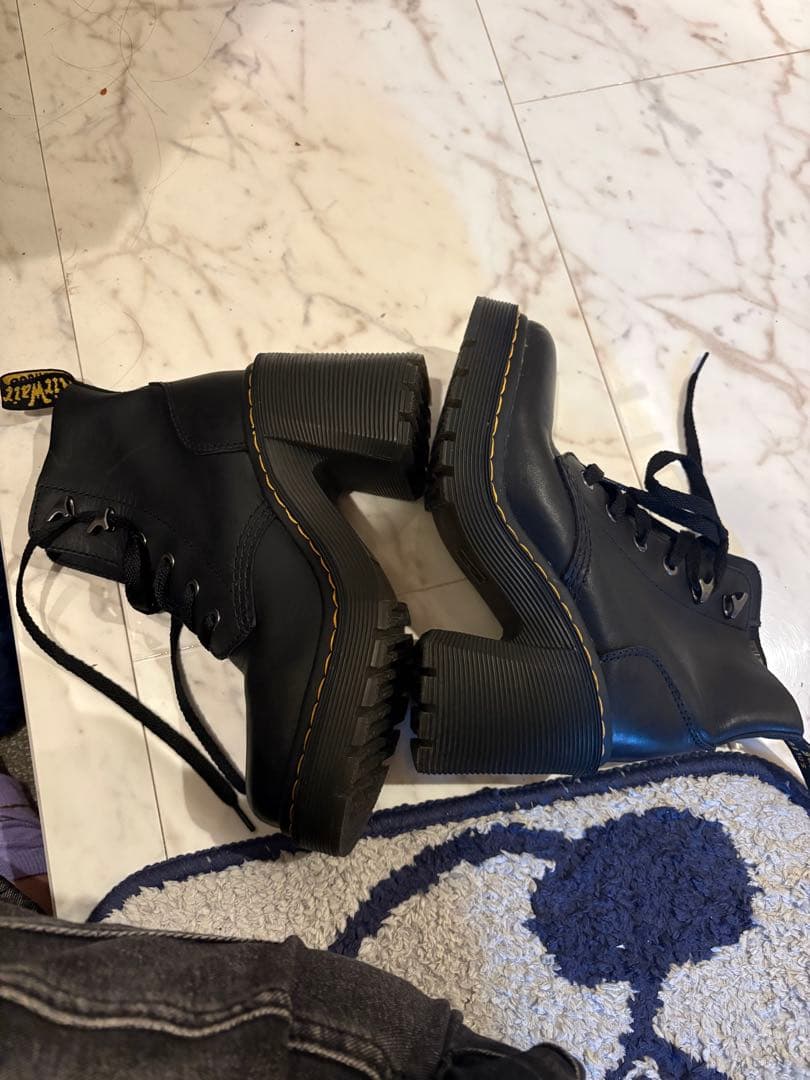Dr.Martens ショートブーツ JESY 6ホール 23.5