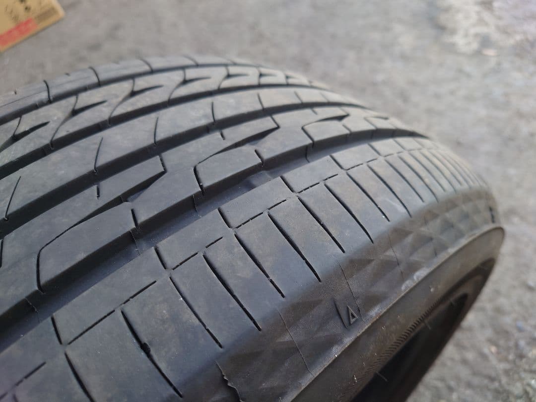 2022年製 ブリヂストンレグノ 225/50R17 9部山 送料無料