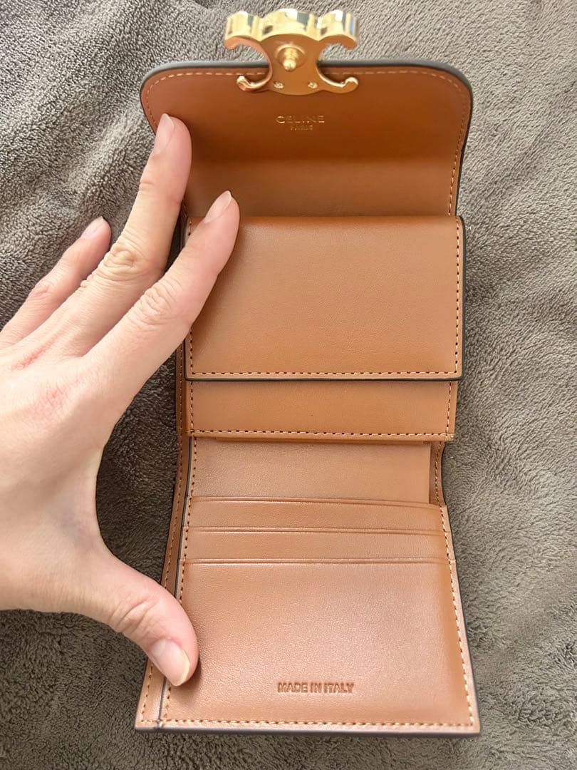レディース　三つ折り財布