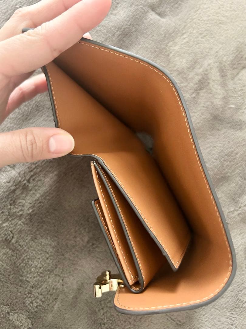 レディース　三つ折り財布