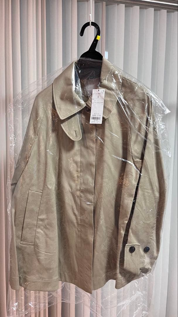 【新品未使用】ベージュ トレンチコート バックフレア