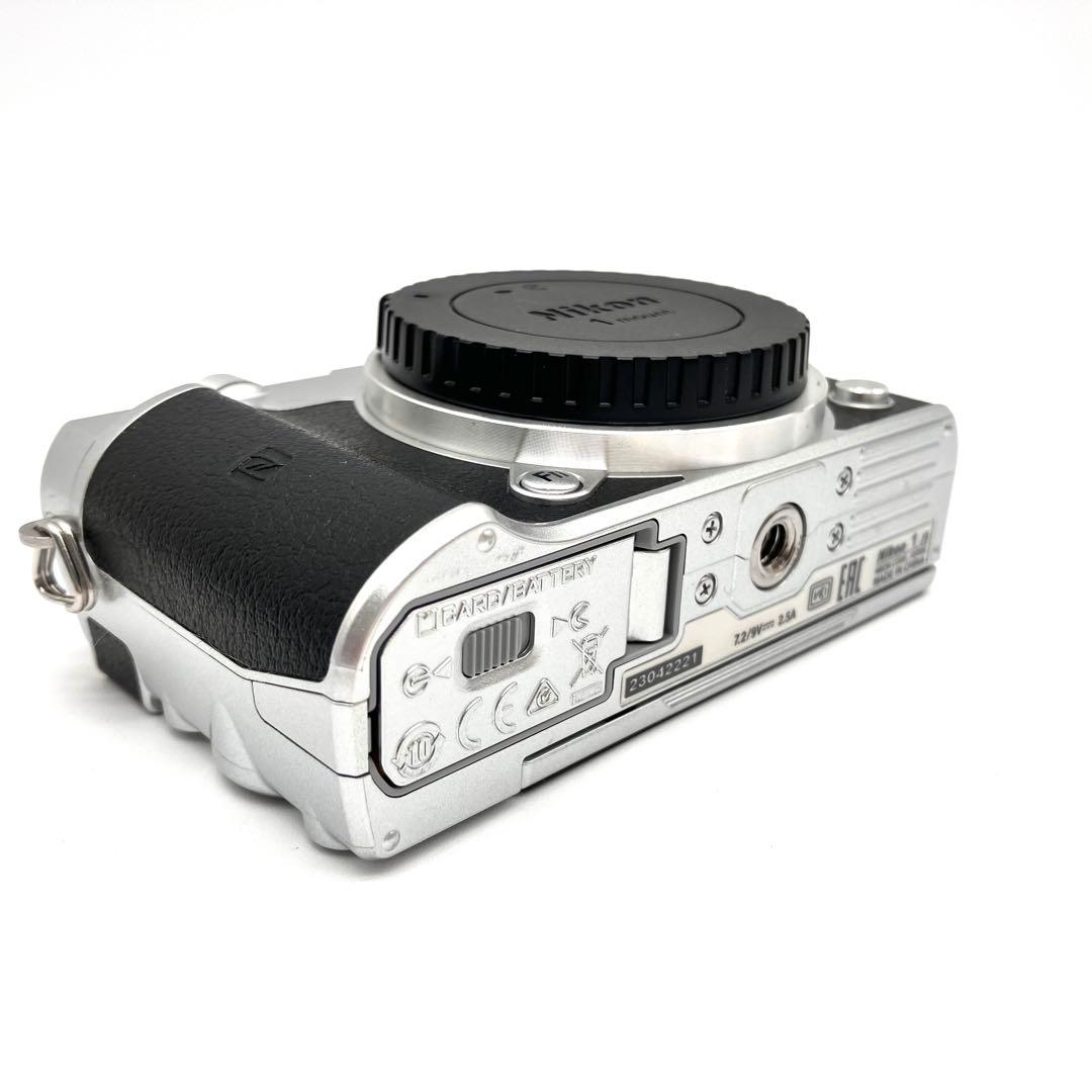 Nikon 1 J5 ダブルレンズキット　シルバー