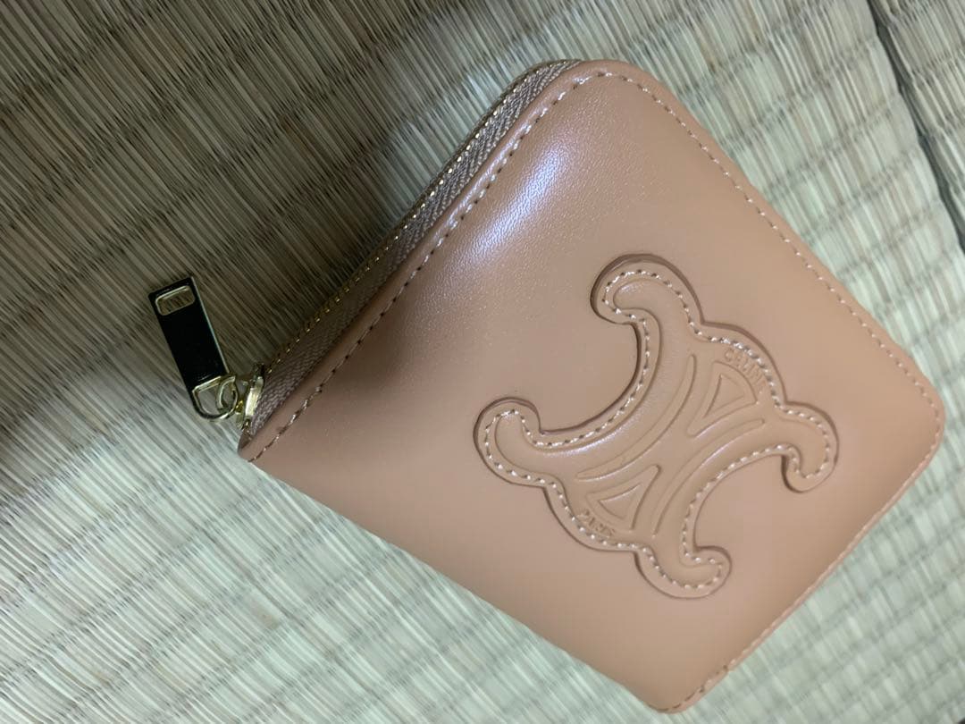 CELINE ベージュ エンボスロゴ 三つ折り財布 NOVELTY