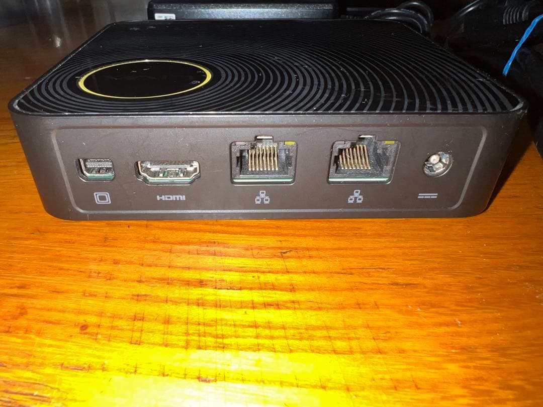 超小型　ファンレスPC ECS LIVA Z N4200/8GB/win11