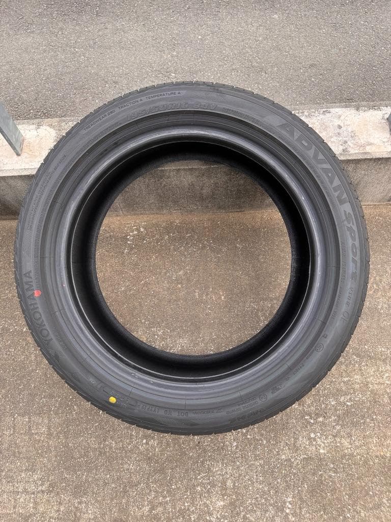 ロードスター純正ヨコハマタイヤ走行160キロのみ４本セットのうち２本分（２の２）