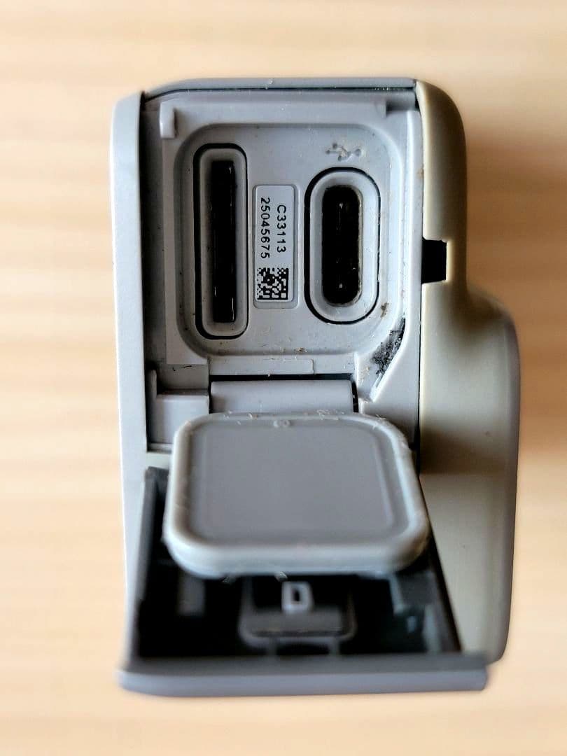 GoPro HERO7 WHITE 【本体 + アクセサリ－パッケージ】