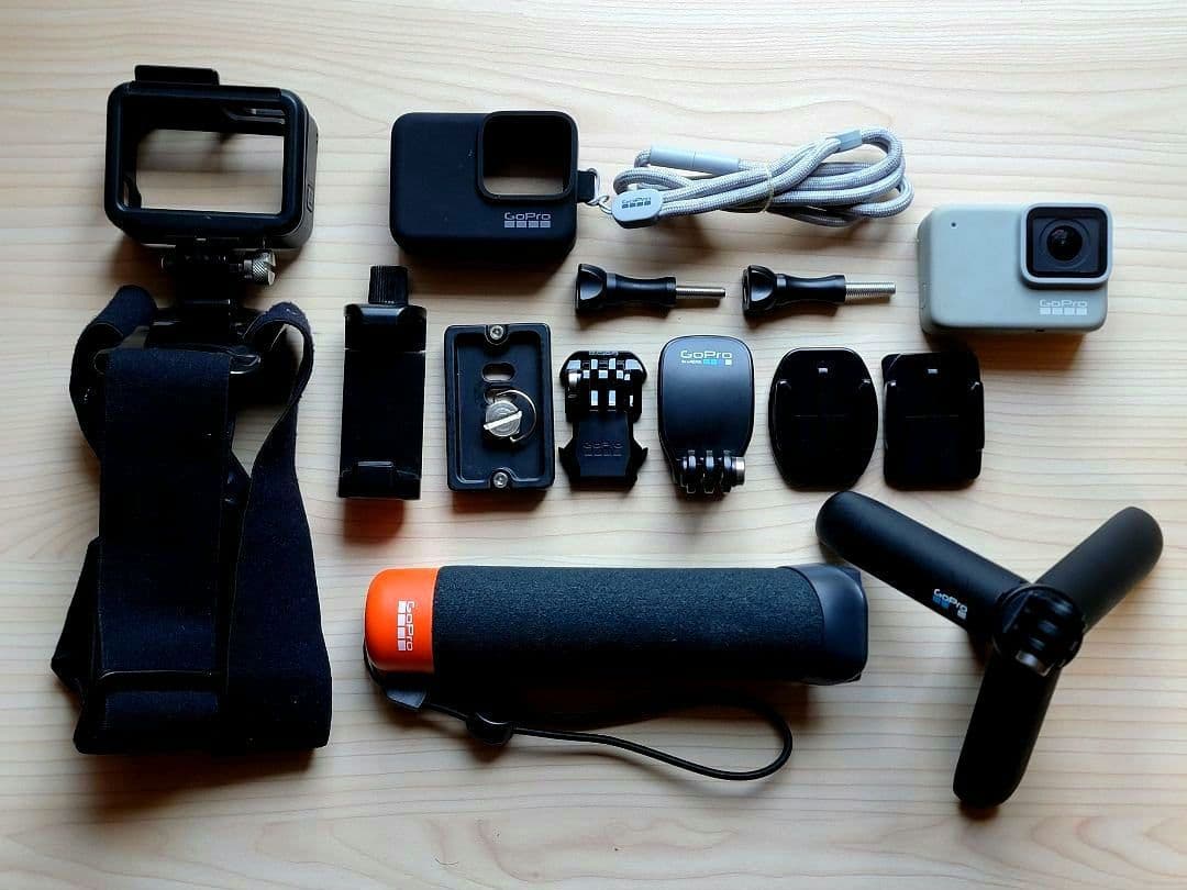 GoPro HERO7 WHITE 【本体 + アクセサリ－パッケージ】