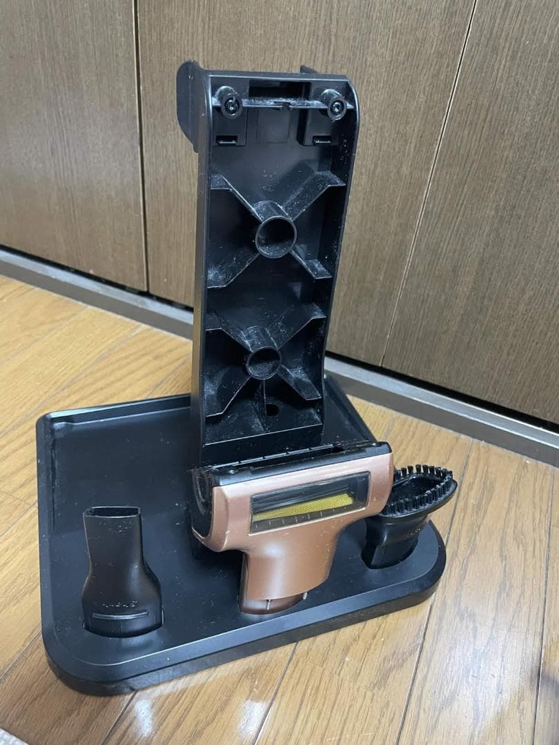 【エマ】Shark 充電式サイクロンスティッククリーナー CH966J