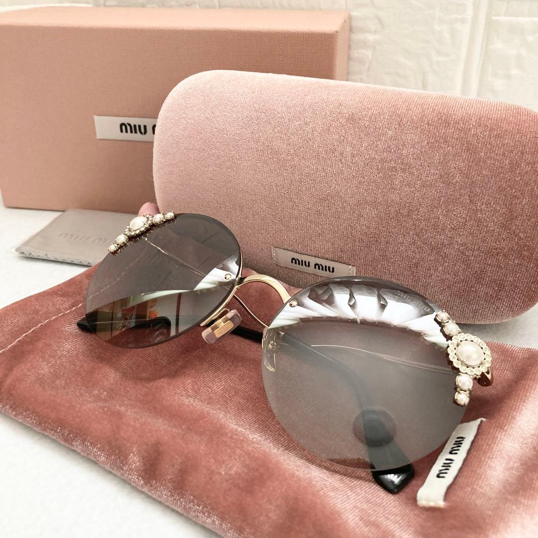 【新品】miumiu サングラス マニエール ゴールド×ブラック　箱ケース付き