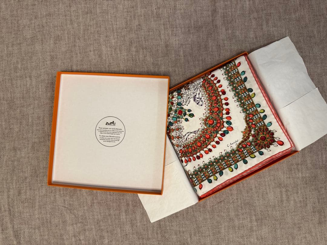 HERMÈS シルクスカーフ カレ90 カレジェアン マハラジャの装身具